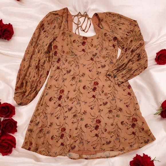 Urban Outfitters ✦ Boho Floral Pleated Dress ✦ Long Sleeve Open Back Peach/Cream - Picture 7 of 13